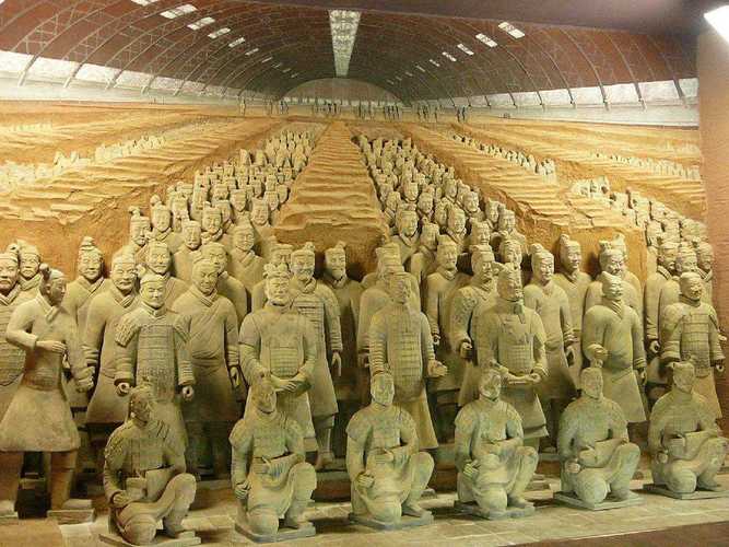 How big is the terracotta army?