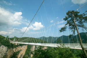 How did they build the Zhangjiajie glass bridge?