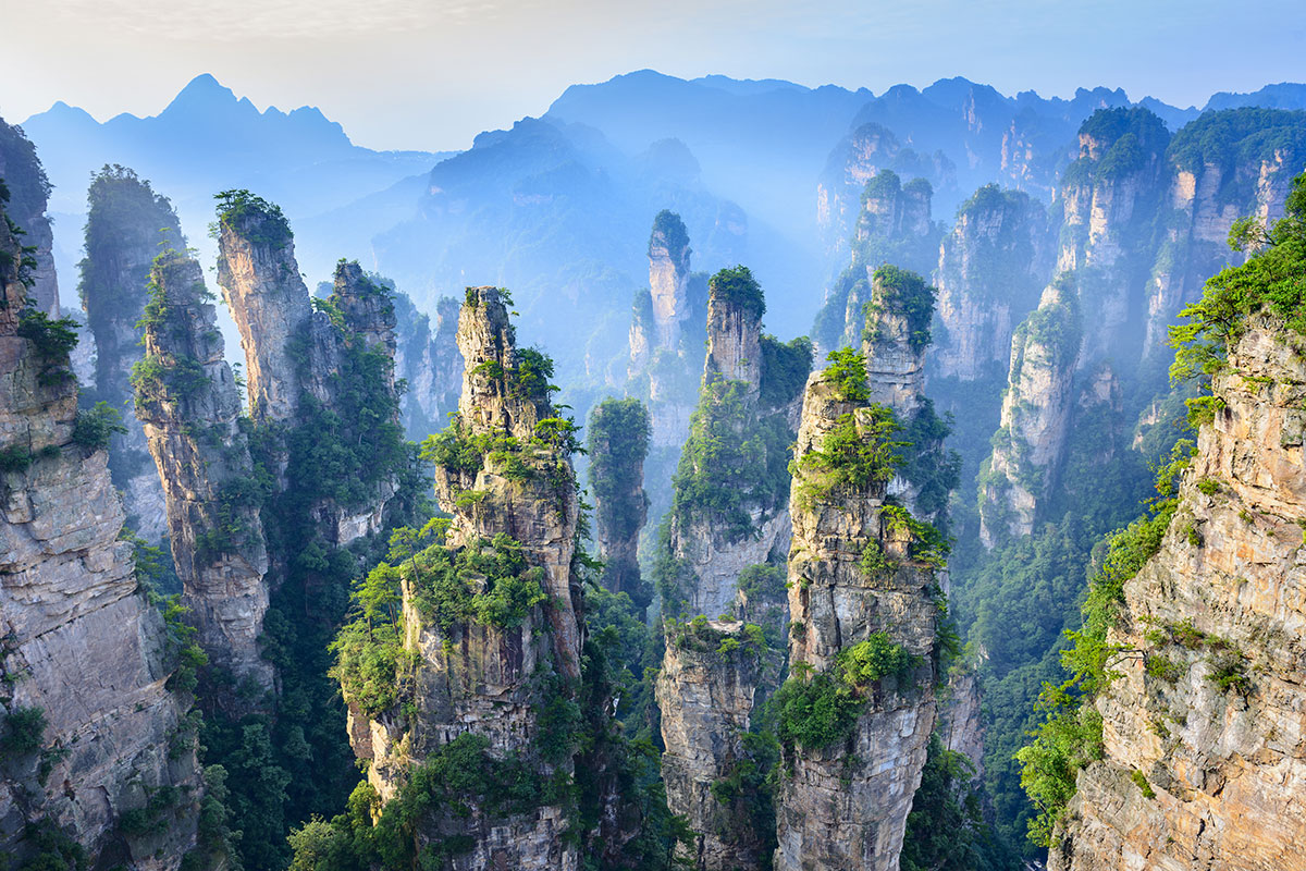 How do I get to Zhangjiajie mountains?