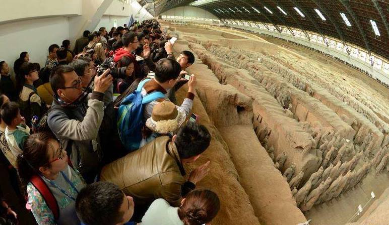 How many people built the Terracotta Army?