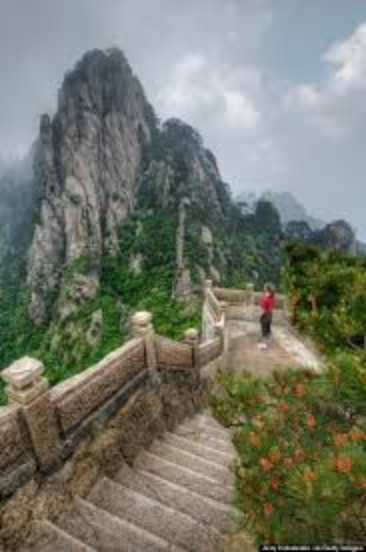 How many steps to climb Huangshan mountain?