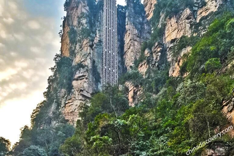 How much does the Zhangjiajie elevator cost?