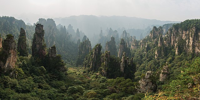 How tall are the Zhangjiajie pillars?