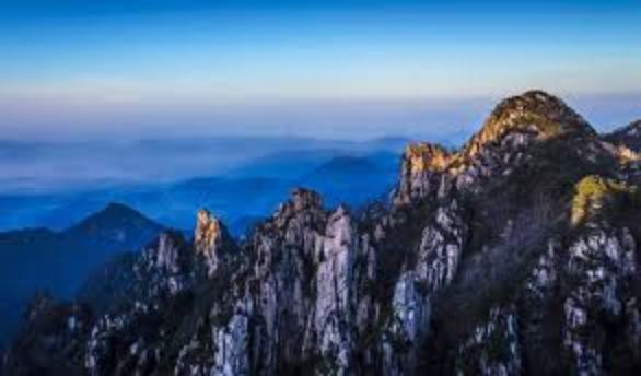 What are the interesting facts about Mount Huangshan?