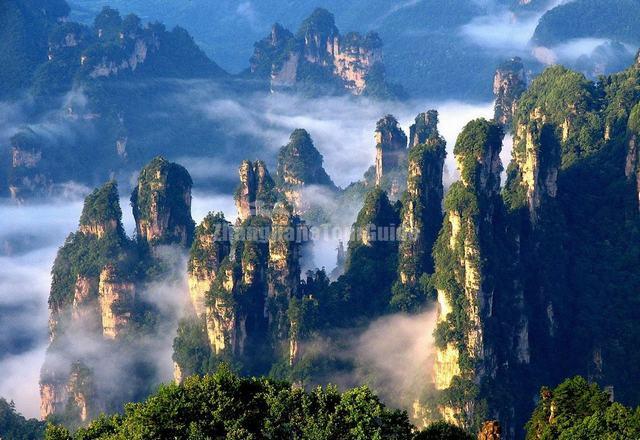 What are the seasons in Zhangjiajie?