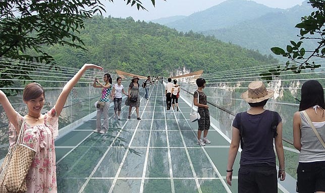 What is a fun fact about the Zhangjiajie bridge?