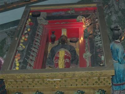 What is buried in the first emperor of China's tomb?
