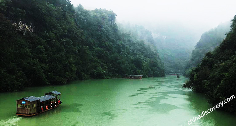 What is the climate in Baofeng Lake?