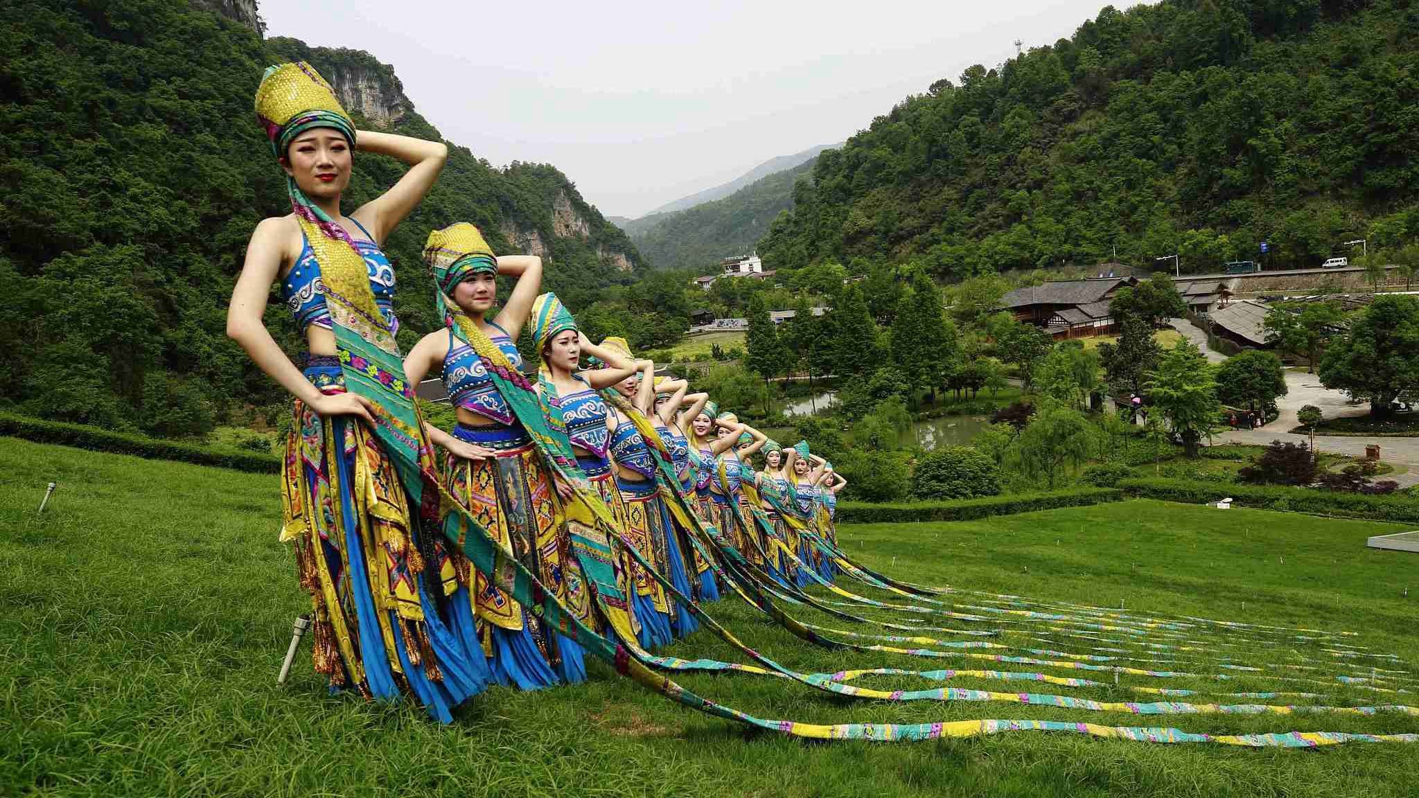 What is the ethnic group of Zhangjiajie?