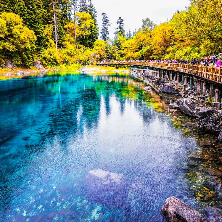 What is the five colored lake in Jiuzhaigou?