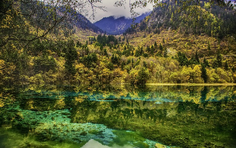 What is the temperature in Jiuzhaigou in September?