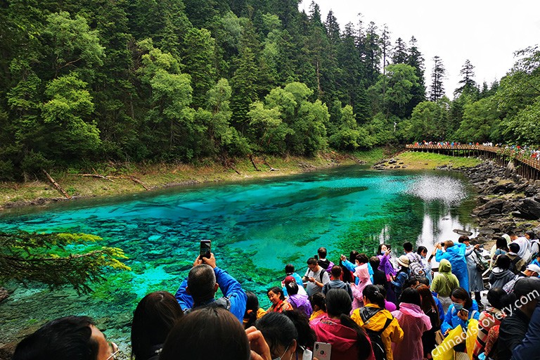 What is the temperature in Jiuzhaigou in summer?