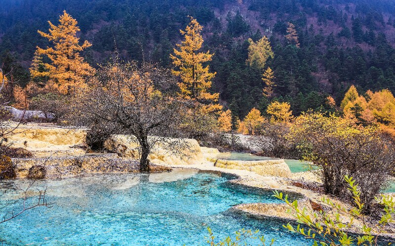 What is the weather like in Jiuzhaigou in June?