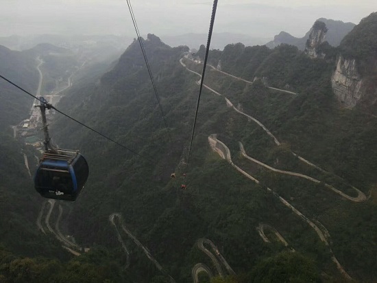 What time does the cable cars open in Tianmen Mountain?