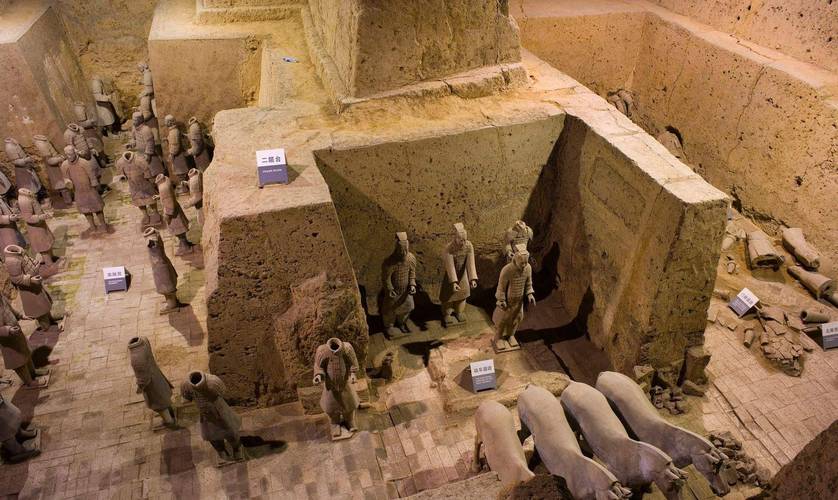 Why has Qin Shi Huang's tomb not been opened?